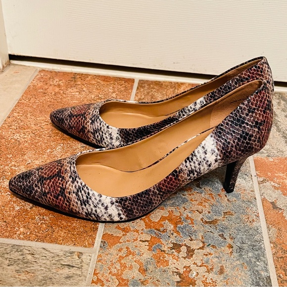 🐊NWOB! Stunning Nine West Python Print Pumps! - Picture 14 of 16